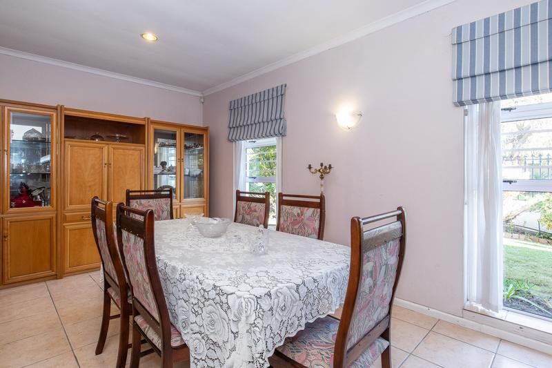 5 Bedroom Property for Sale in Constantia Western Cape